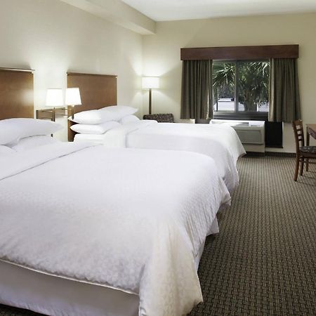 Four Points By Sheraton Fort Myers Airport Bagian luar foto