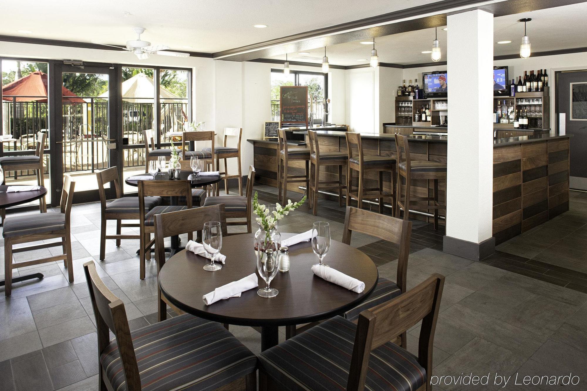 Four Points By Sheraton Fort Myers Airport Bagian luar foto