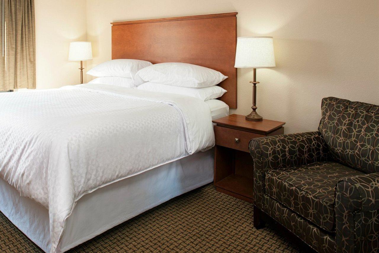 Four Points By Sheraton Fort Myers Airport Bagian luar foto