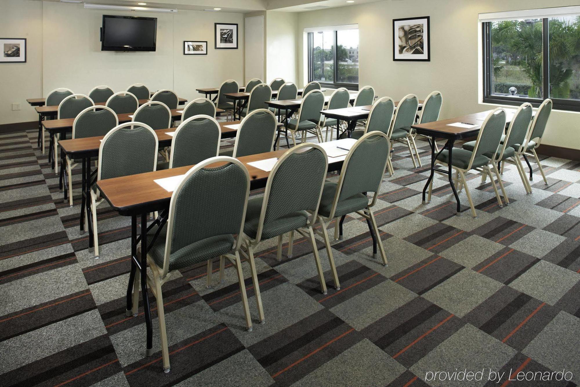Four Points By Sheraton Fort Myers Airport Bagian luar foto