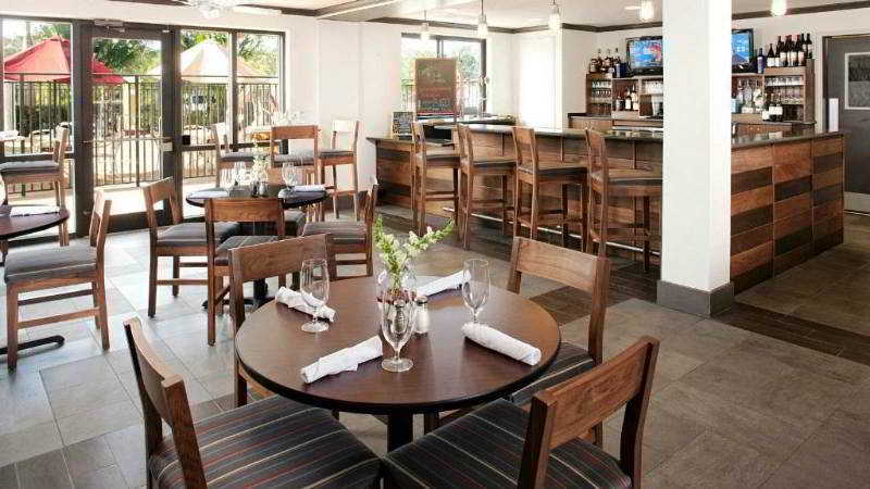 Four Points By Sheraton Fort Myers Airport Bagian luar foto