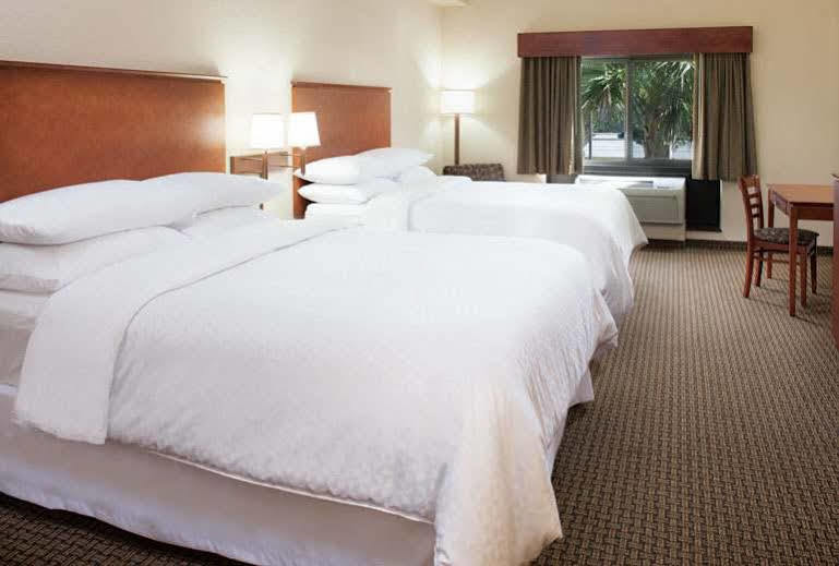 Four Points By Sheraton Fort Myers Airport Bagian luar foto