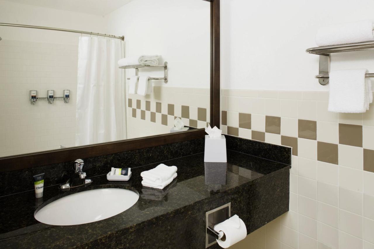 Four Points By Sheraton Fort Myers Airport Bagian luar foto
