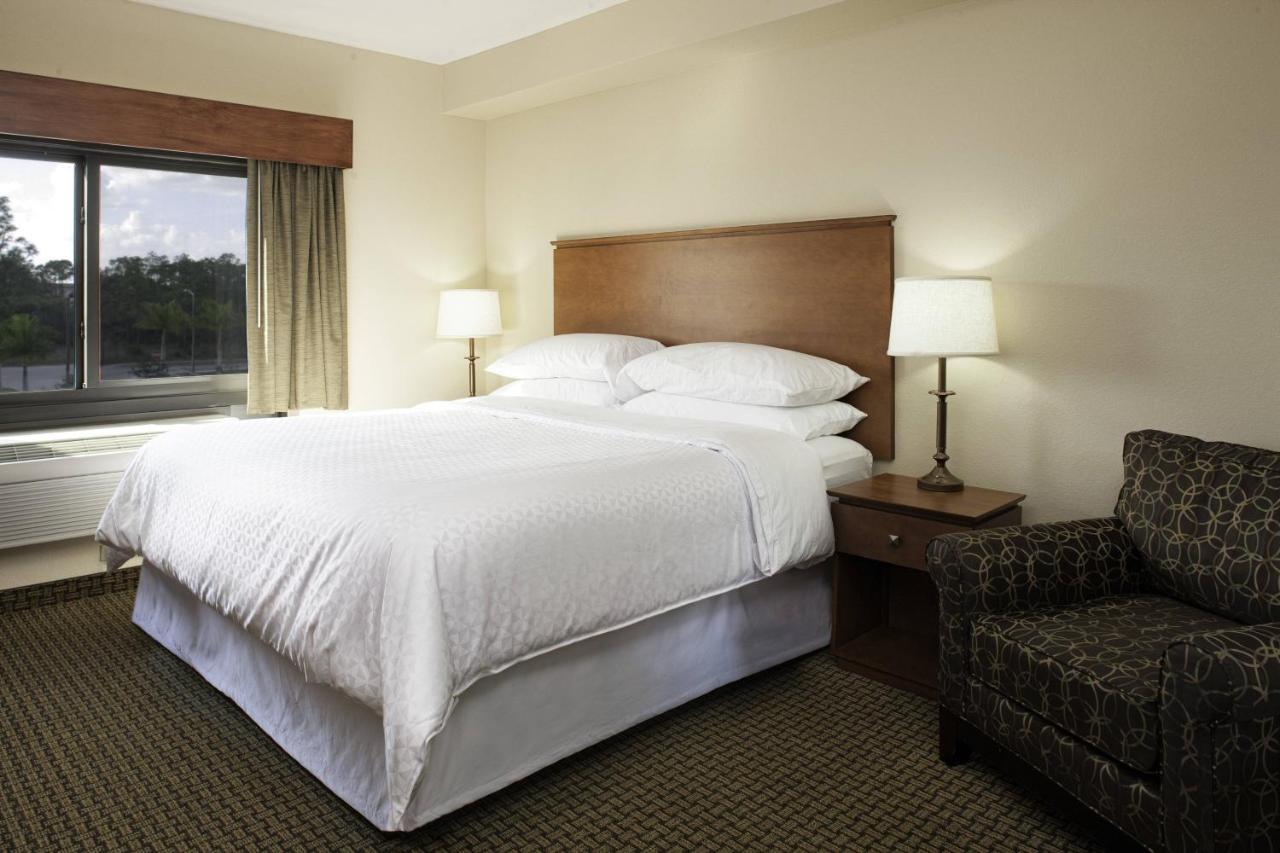 Four Points By Sheraton Fort Myers Airport Bagian luar foto