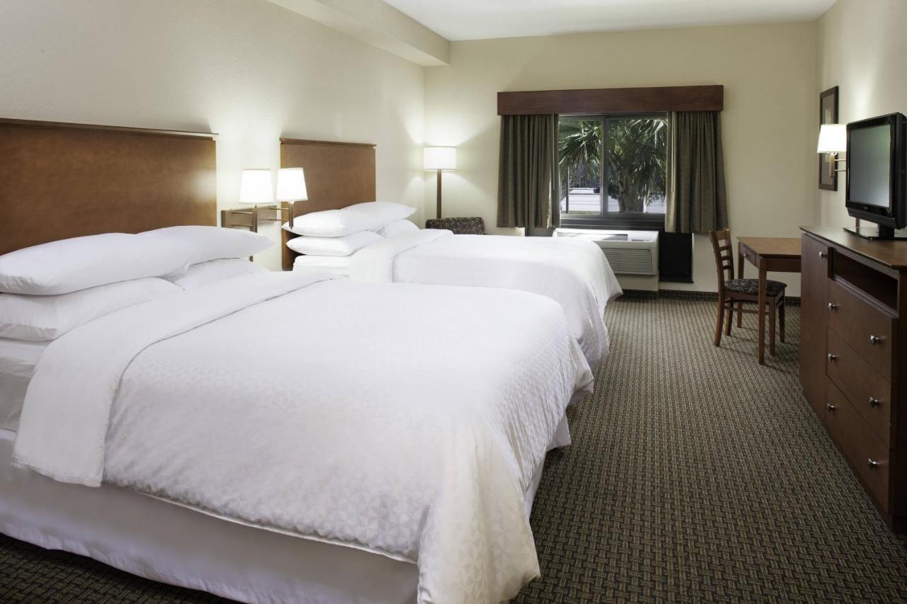 Four Points By Sheraton Fort Myers Airport Bagian luar foto